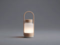 LED-Handlaterne Kunststoff und Holz 18×18×36 cm Weiß/Braun – Außenlicht mit hohem Bogenbügel